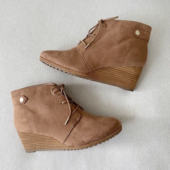 Dr. Scholl's Shoes - Dr Scholl's Conquer Lace Up Wedge Booties in Brown sz 9